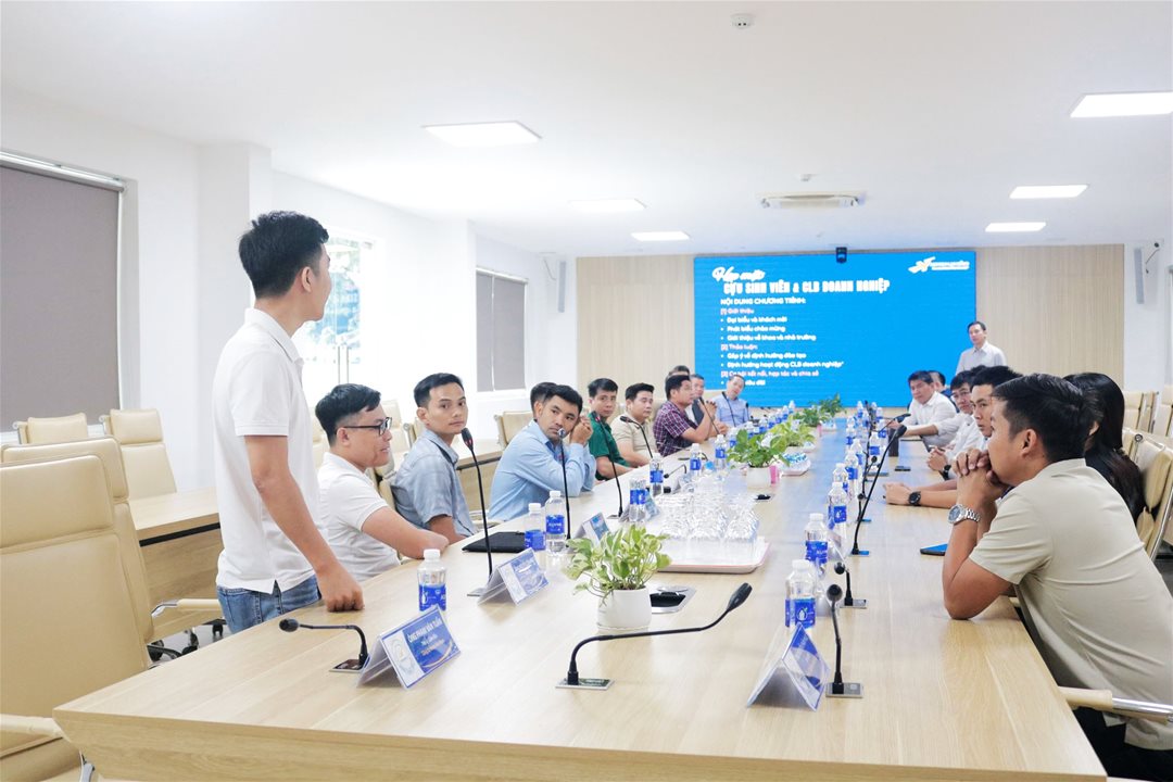 cựu sinh viên