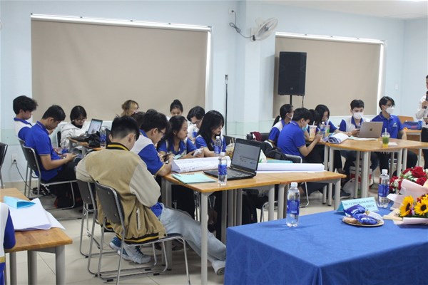An energetic atmosphere combining practice with theory