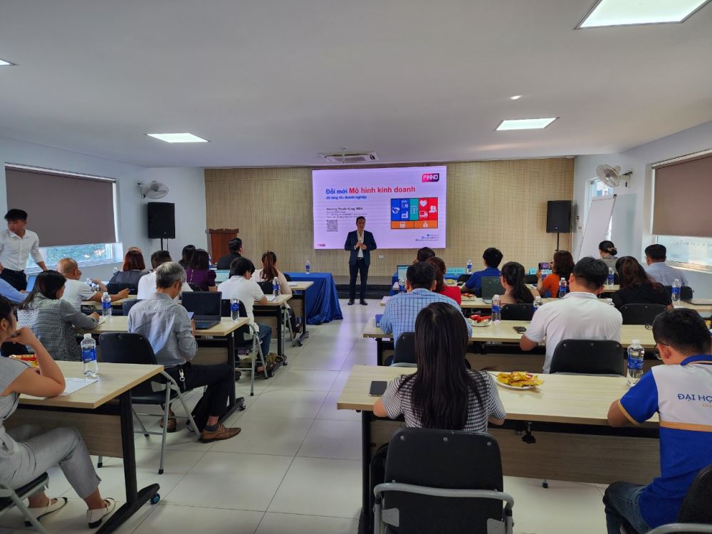 Lecturer Truong Hung participated in the Training Course on Optimizing an Appropriate Business Model for Doing Business on E-Commerce Channels for Dong Nai province in particular and the Southeast region in general.