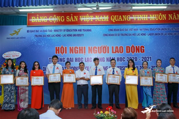 hùng