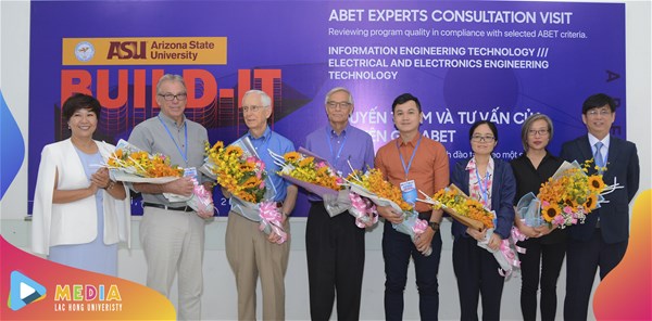 Tiến sĩ Scott Danielson
