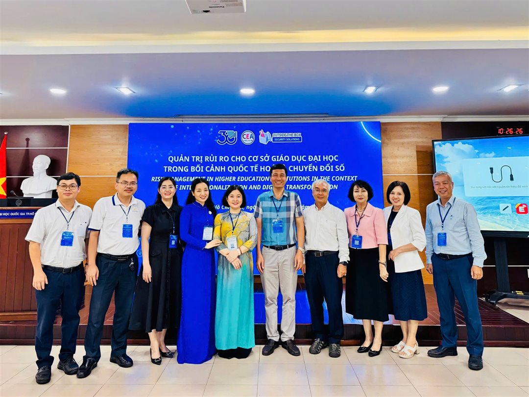 Đoàn đại biểu LHU tham dự Hội thảo “Quản trị rủi ro trong bối cảnh quốc tế hóa và chuyển đổi số”