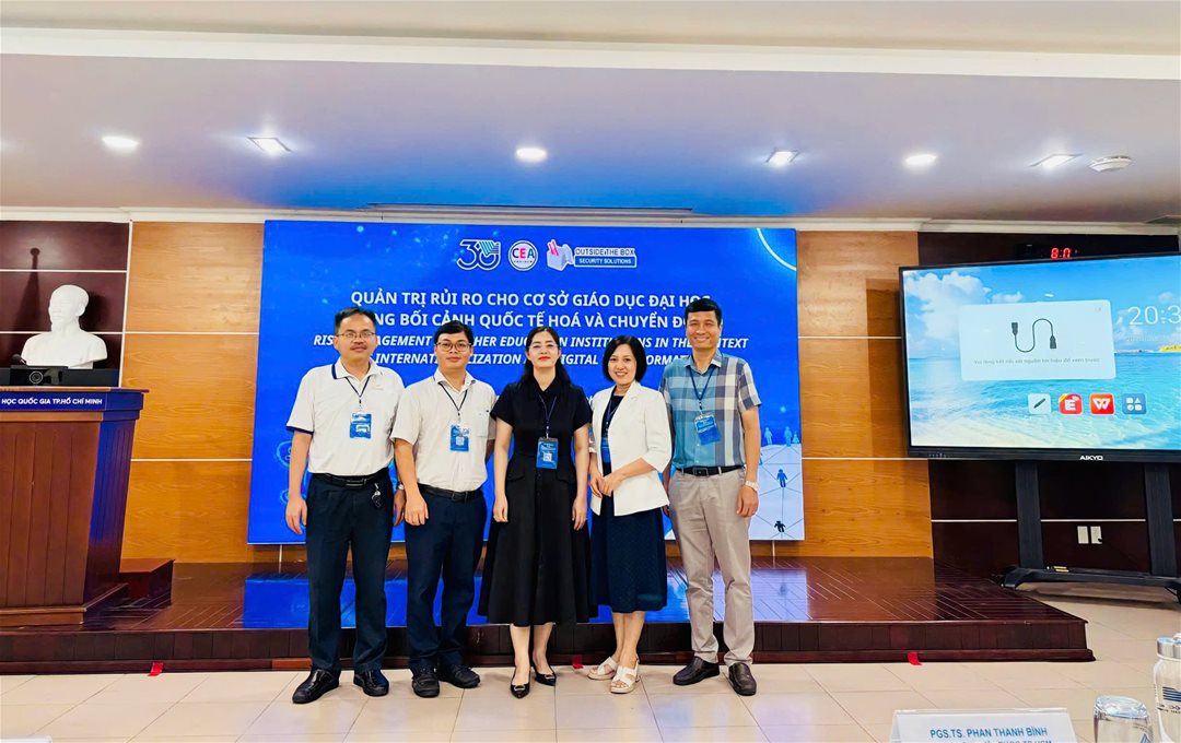 Đoàn đại biểu LHU tham dự Hội thảo “Quản trị rủi ro trong bối cảnh quốc tế hóa và chuyển đổi số”
